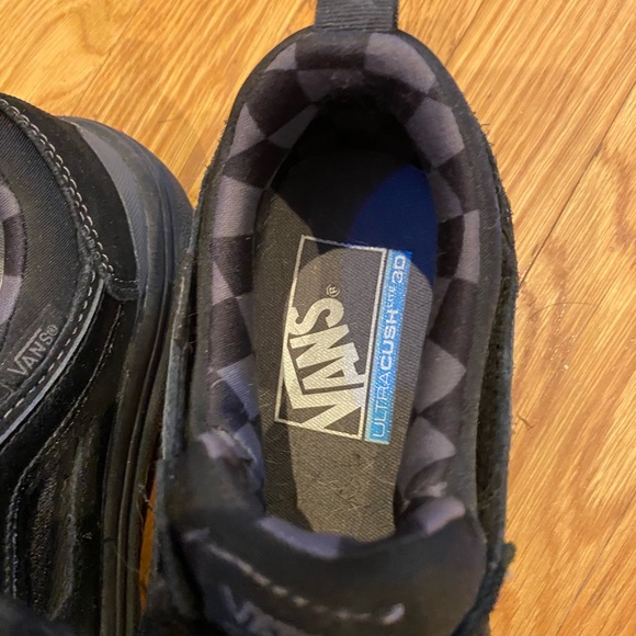 Black Vans skate shoe - Picture 4 of 4